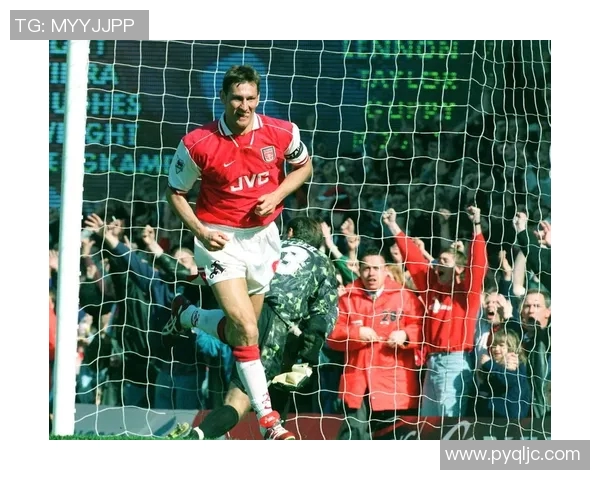 传奇球星亚当斯：从草根到世界足球巅峰的传奇之路